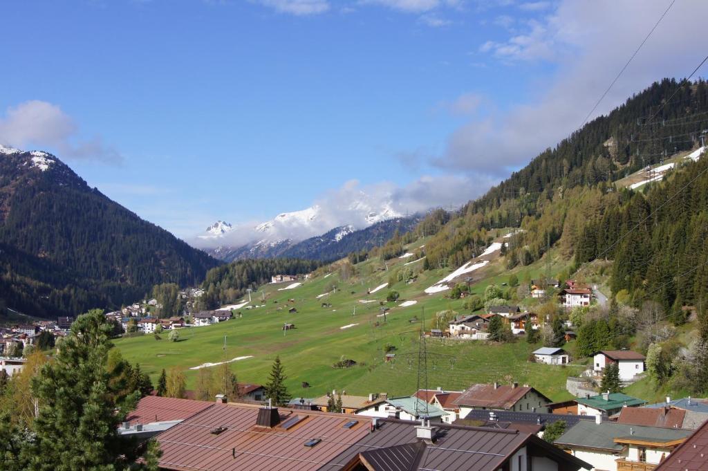 Appartment Sarlo Sankt Anton am Arlberg Rum bild