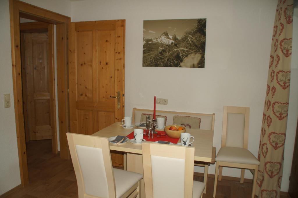 Appartment Sarlo Sankt Anton am Arlberg Rum bild